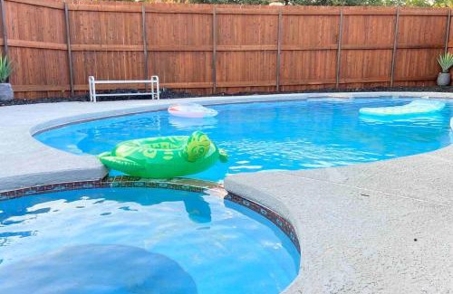 Buckner Terrace - Everglade Park Maison | Vacation Home with Private Pool