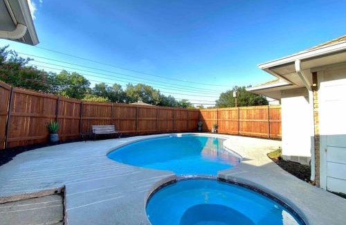 Buckner Terrace - Everglade Park Maison | Vacation Home with Private Pool