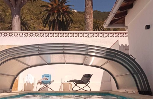 Los Gomez Maison | Vacation home with sea view, tropical garden and pool