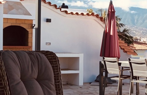 Los Gomez Maison | Vacation home with sea view, tropical garden and pool