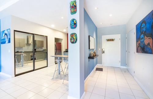 Barrio Santa Lucia Copropriété | Magnifique Condo, à Distance de Marche de la Plage, au Centre-ville de Jaco