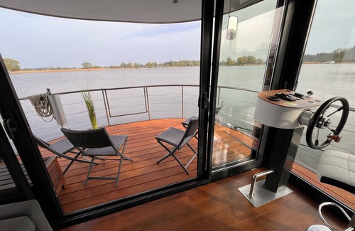 Havelsee Maison | Vacation in a floating vacation home in the middle of nature,