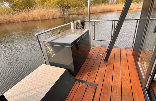 Havelsee Maison | Vacation in a floating vacation home in the middle of nature,