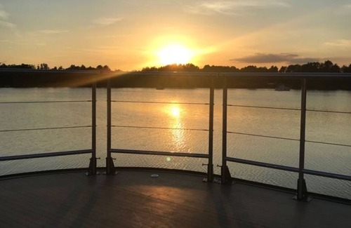 Havelsee Maison | Vacation in a floating vacation home in the middle of nature,