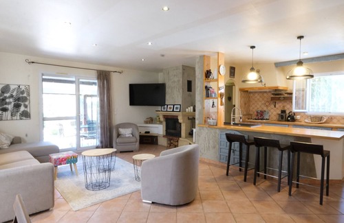 Maubec Villa | Location vacances maison piscine MAUBEC LS2-126