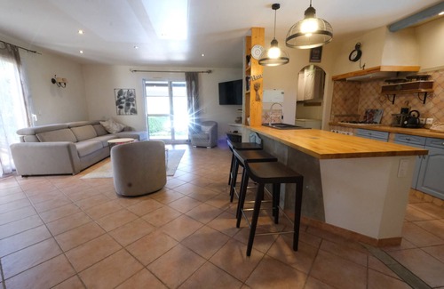 Maubec Villa | Location vacances maison piscine MAUBEC LS2-126