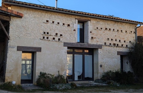 Rivieres Cottage | Location saisonnière avec terrasse privée, WIFI, animaux admis, recharge électrique à Rivières