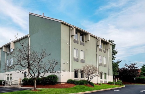 Saugus Maison | Vacation Starts Here! Pet Friendly Property, Near Logan Airport!