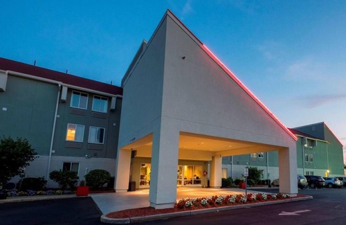 Saugus Maison | Vacation Starts Here! Pet Friendly Property, Near Logan Airport!