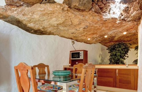 Teguise Villa | Villa de vacances 'El Cactus' avec piscine partagée et Wi-Fi