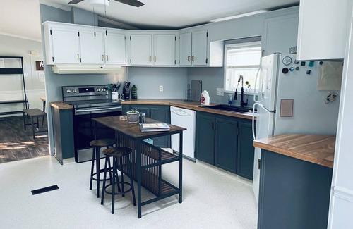 Watkins Glen Maison | Vacationing doesn’t have to be a chore; it can be a pleasure at Arbor Roads!