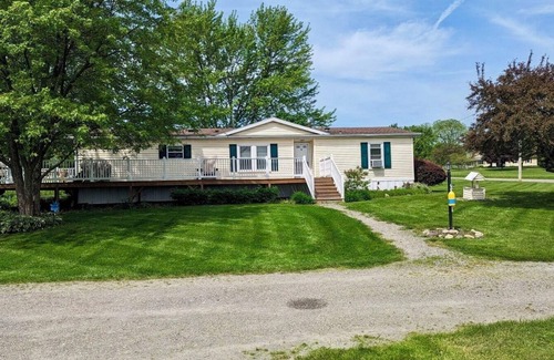 Watkins Glen Maison | Vacationing doesn’t have to be a chore; it can be a pleasure at Arbor Roads!