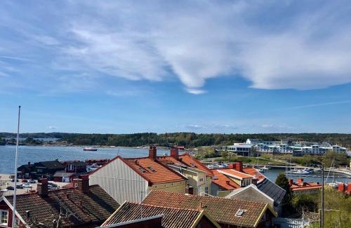 Stromstad Appartement | Vacker våning med havsutsikt i Strömstads centrum.
