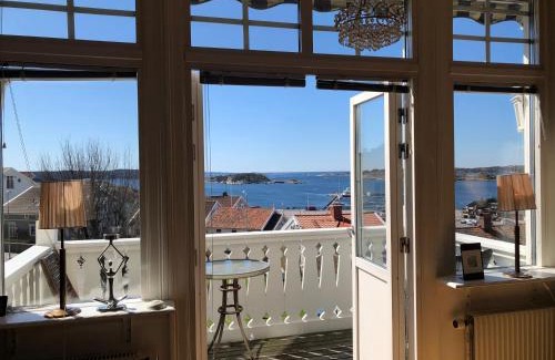 Stromstad Appartement | Vacker våning med havsutsikt i Strömstads centrum.