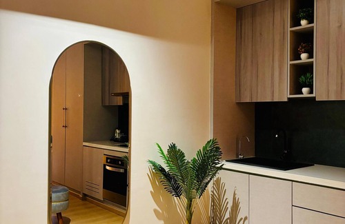 Greater Noida Appartement | Vaelora Stay - Luxe Studio, Galaxy Blue Sapphire Plaza