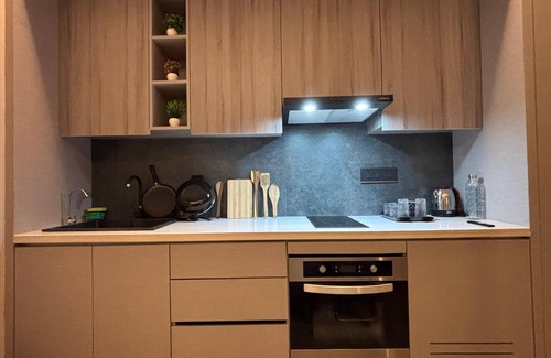 Greater Noida Appartement | Vaelora Stay - Luxe Studio, Galaxy Blue Sapphire Plaza