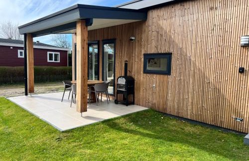 Sint Maartensvlotbrug Chalet De Ski | Vakantiehuisje Zeegeluk vlakbij de kust