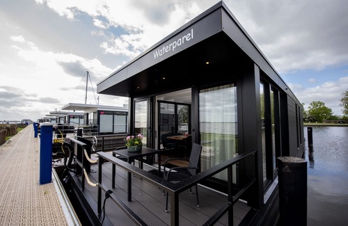Offingawier Location De Bateaux | Vakantiewoonboot De Waterparel Direct aan Sneekermeer