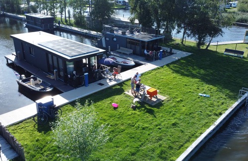 Offingawier Location De Bateaux | Vakantiewoonboot De Waterparel Direct aan Sneekermeer