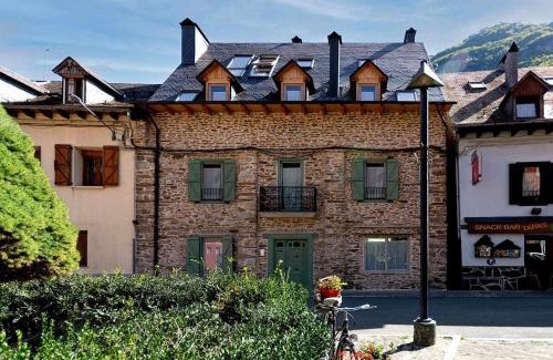 Les Appartement | Val Aran acogedor apartamento con jardín y vistas