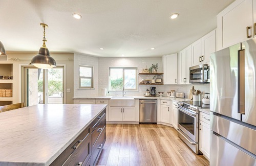 Val Vista Lakes Maison | Val Vista Lakes Group Getaway: Lake & Pool Access!