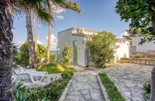 Veli Losinj Appartement | Valdarke Seaside Apartment - Happy Rentals