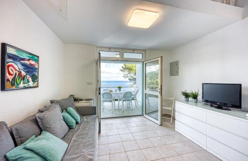 Veli Losinj Appartement | Valdarke Seaside Apartment - Happy Rentals