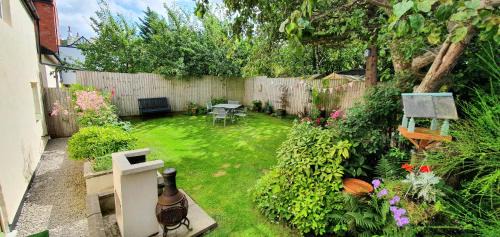 Prestatyn Maison | Vale View Cottages -The Coach House, Great location in Prestatyn!