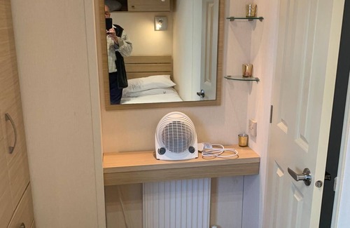 Clacton-on-Sea Cabine | VALENCIA 2 BEDROOMS LAKESIDE LODGE