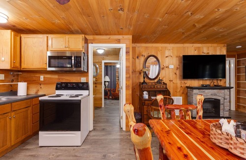 Lookout Mountain Maison | Valentine Drive Cabin 2