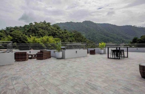 La Finette Appartement | Vallée Cachée - Poui 3br with Roof Terrace & Pool