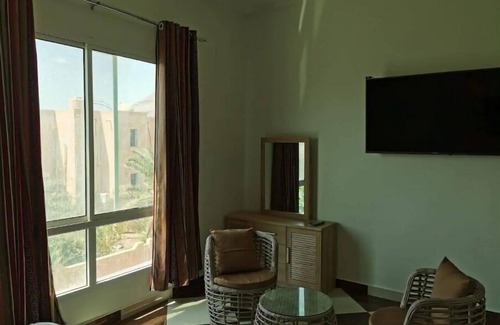 Al Hamra Maison | Valley Guest Villa, 7 chambres avec salle de bain privée.