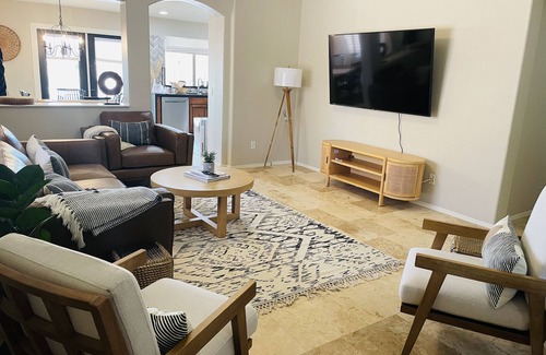 Power Ranch Maison | Valley Of The Sun Desert Oasis w/ Private Pool/ Hot Tub. Close To Everything!