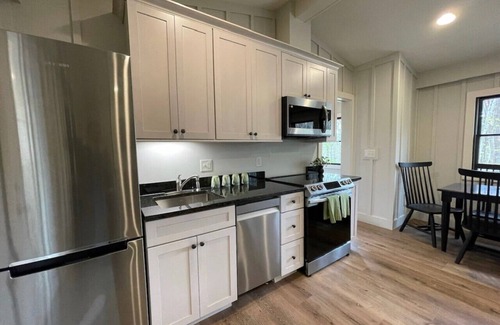 Cuyahoga Falls Cabine | Valley Overlook, Peninsula, Ohio - Luxury Cabin adjoins National Park