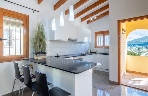El Tesoro Appartement | Valley View Apartment - beautiful shared gardens, 2 large pools walk to Moraira