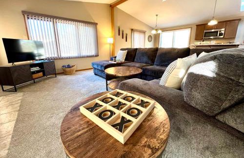 Rome Maison | Valley View Home with Game Room, & Exclusive Beach & Pool Access