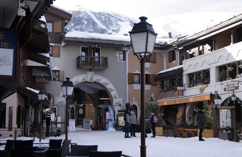 Les Avanchers-Valmorel Appartement | Valmorel appart.( 4 pers. 30 m2 ) retour skis aux pieds .Terrasse avec porche.
