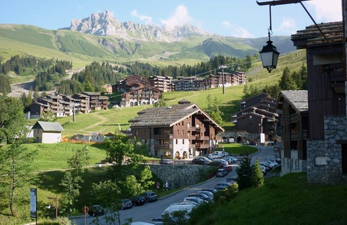 Les Avanchers-Valmorel Appartement | Valmorel appart.( 4 pers. 30 m2 ) retour skis aux pieds .Terrasse avec porche.