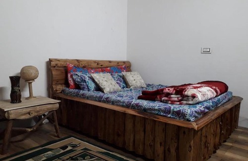 Mirik Maison | Vamoose Riverside