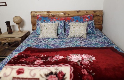 Mirik Maison | Vamoose Riverside