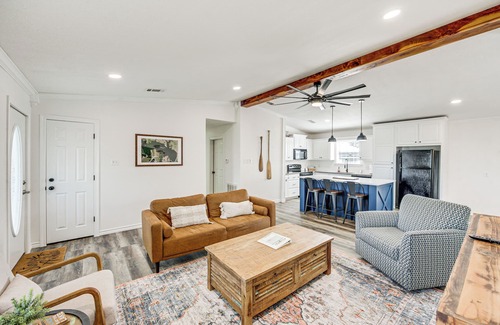 Van Maison | Van Vacation Retreat w/ Private 300-Acre Lake!