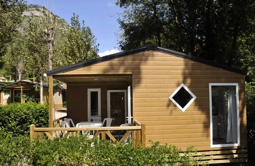 Alliat Chalet De Ski | Vanilla chalet sleeps 6
