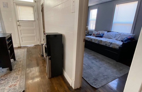 Belmont Cragin Appartement | Vantage appartement 9' ceiling, just renovated