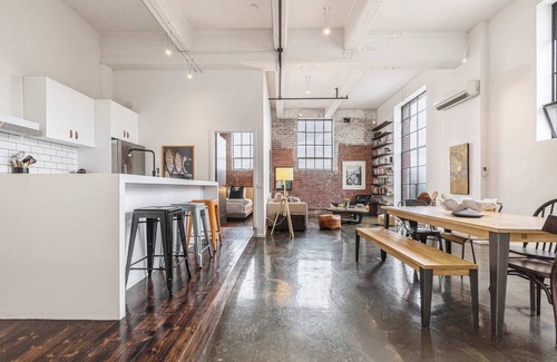 Fitzroy Copropriété | VAQUAY Rose & Vine In Fitzroy | NYC Warehouse Conversion With Gallery Soul