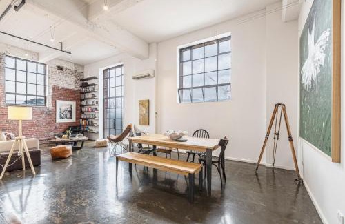 Fitzroy Maison | VAQUAY Rose & Vine In Fitzroy