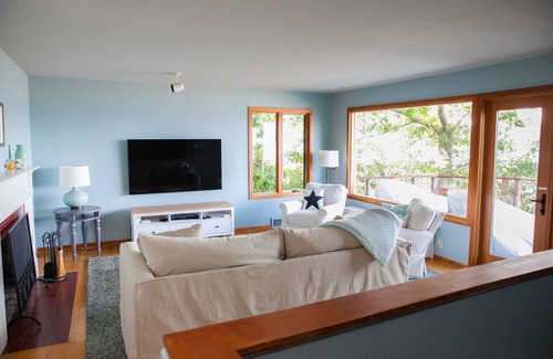 South Colby Maison | Vashon Beachfront Retreat with Breathtaking Views
