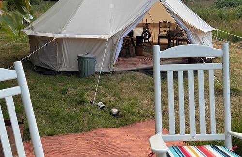 Vashon Island Location De VR | Vashon Island Glamping Tent with Sea Views on 5 acres Forest & Field 1-bedroom