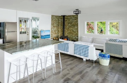Vashon Island Maison | Vashon Island Retreat: Modern Style+Private Beach