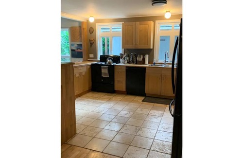 South Colby Maison | Vashon Retreat , AC unit, walk to Ferry!