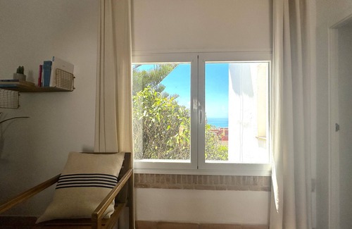 Malaga-Este Appartement | VILLA CLAVERO 2 PAX Private suite with terrace, WIFI, parking, pool, sea views